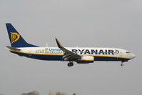EI-DPW @ EIDW - Ryanair - by Chris Hall