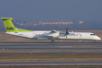 YL-BAQ @ LOWW - Air Baltic