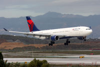 N860NW @ LAX - Delta Air Lines N860NW (FLT DAL1655) from Hartsfield-Jackson Atlanta Intl (KATL) seconds from landing on RWY 7R.