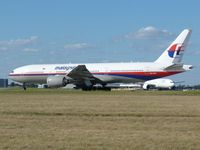 9M-MRO @ YMML - Malaysia Air Lines Boeing 777 9M-MRO lined up on runway 34 at Melbourne (Tullamarine) - by red750