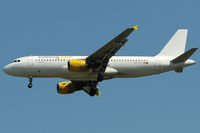 EC-ICT @ VIE - vueling - by Chris Jilli