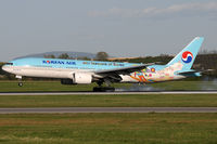 HL7752 @ VIE - Korean Air - by Chris Jilli