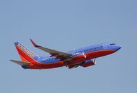 N254WN @ KFLL - Boeing 737-700 - by Mark Pasqualino