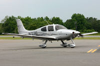 N723WB @ KEHO - Taxiing to the pumps. - by Jamin
