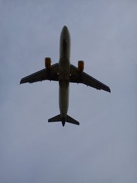 EC-IZD @ LFPO - Airbus A320-214
