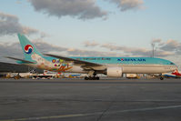 HL7752 @ LOWW - Korean Air Boeing 777-200 - by Dietmar Schreiber - VAP