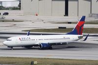 N399DA @ KFLL - Boeing 737-800 - by Mark Pasqualino