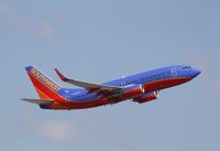 N757LV @ KFLL - Boeing 737-700 - by Mark Pasqualino