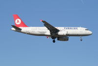 TC-JPG @ EBBR - Flight TK1937 is descending to RWY 02
