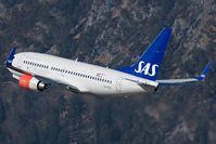 LN-RNW @ LOWI - Scandinavian Airlines 737-700 - by Andy Graf-VAP