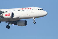 HB-IJE @ EBBR - Arrival of flight LX786 to RWY 02