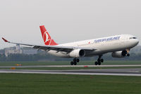 TC-JNK @ VIE - Turkish Airlines - by Chris Jilli