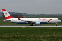 OE-LAW @ VIE - Austrian Airlines - by Chris Jilli
