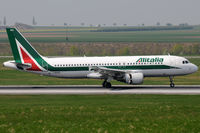 I-BIKO @ VIE - Alitalia - by Chris Jilli