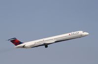 N924DL @ KFLL - MD-88
