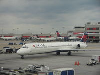N963DL @ KATL - Atlanta - by Ronald Barker