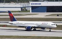 N519US @ KFLL - Boeing 757-200