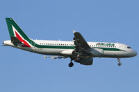 EI-EIB @ VIE - Alitalia
