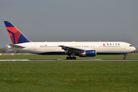 N174DZ @ EIDW - Rolling on r/w 10 - by Robert Kearney