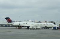 N981DL @ KMKE - MD-88
