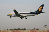 VT-JWP @ EBBR - Early arrival of flight 9W228 descending to RWY 25L
