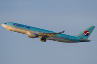HL7538 @ LOWW - Korean Air A330-200 - by Andy Graf-VAP