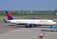 N196DN @ EHAM - Delta Air - by Jan Lefers