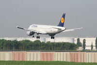 D-AIZD @ EBBR - Several seconds before landing on RWY 25L - flight LH1008