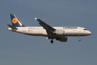 D-AIZH @ EBBR - Arrival of flight LH1006 to RWY 02