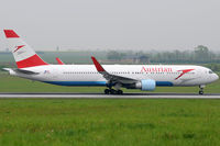 OE-LAZ @ VIE - Austrian Airlines - by Chris Jilli