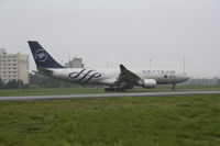 B-6528 @ LFPG - Skyteam colors