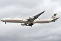 A6-EHF @ EGLL - Etihad - by Artur Bado?