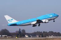 PH-BFP @ ELLX - Leaving LUX after maintenance - by Raybin