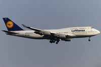 D-ABVZ @ EDDF - on final RW07L - by Friedrich Becker