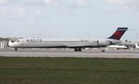 N914DN @ MIA - Delta MD-90