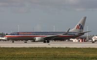 N916AN @ MIA - American 737-800 - by Florida Metal