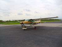 N1377M @ I19 - 1972 Cessna 172L
