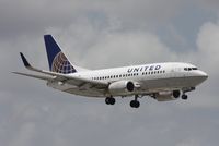 N16642 @ MIA - UNITED 737-500 - by Florida Metal