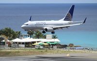 N13750 @ TNCM - Continental/United N13750 landing at TNCM