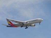 HL7738 @ LAX - On final to runway 24 - by Helicopterfriend