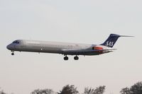 LN-RLF @ ELLX - Evening flight from Kobenhaven - by Raybin