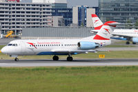 OE-LFK @ VIE - Austrian arrows - by Chris Jilli