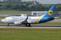 UR-GAS @ VIE - Ukraine International - by Chris Jilli