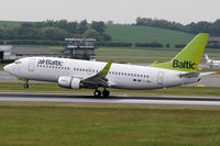 YL-BBJ @ VIE - airBaltic - by Chris Jilli