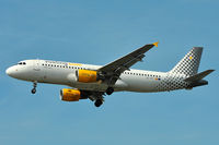 EC-KFI @ EGLL - On short finals for r/w 27R - by Robert Kearney