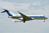 N725LB @ EGLL - On short finals for r/w 9L - by Robert Kearney