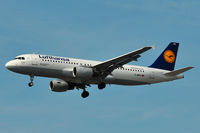 D-AIPC @ EGLL - On short finals for r/w 27R