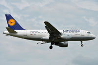 D-AIBD @ EGLL - On short finals for r/w 9L
