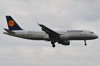 D-AIPK @ EGLL - On short finals for r/w 9L