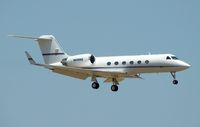 N699HH @ KSAT - Landing 12R - by RWB